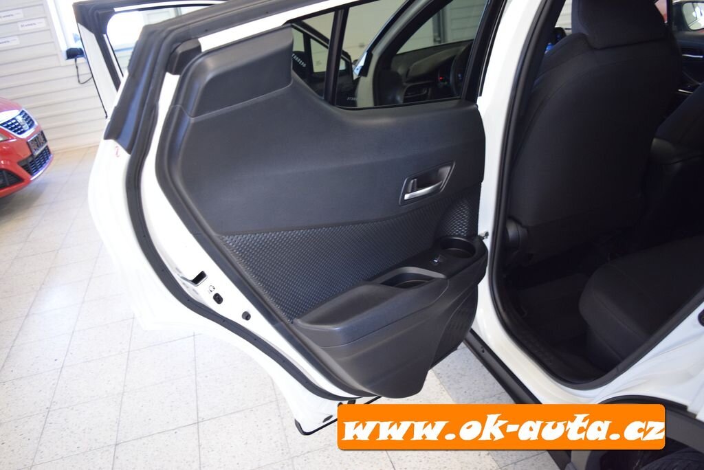 Toyota C-HR Hatchback 1,8 l 0