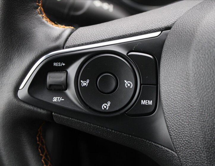 Opel Crossland X SUV / Terénní 1,2 l 81 kw