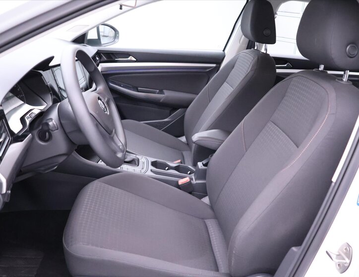 Volkswagen Bora Sedan / Limuzína 0,0 100 kw