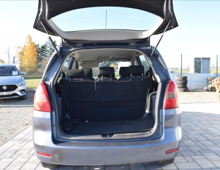 Toyota Corolla Verso Kombi 1,6 l 81 kw