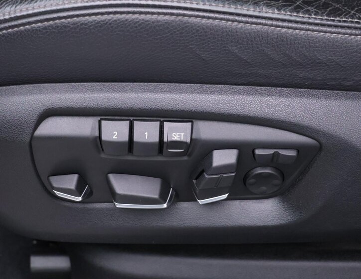 BMW X5 SUV / Terénní 3,0 l 230 kw