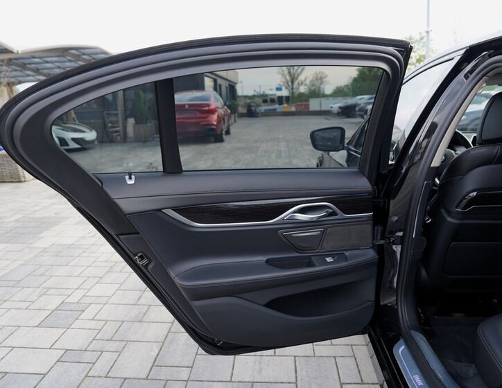 BMW Řada 7 Sedan / Limuzína 4,4 l 390 kw