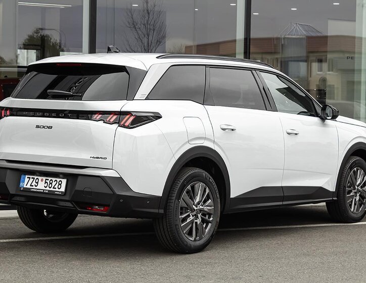 Peugeot 5008 SUV / Terénní 1,2 l 107 kw