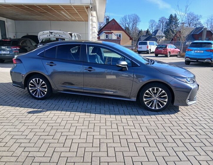 Toyota Corolla Sedan 1,5 l 92 kw