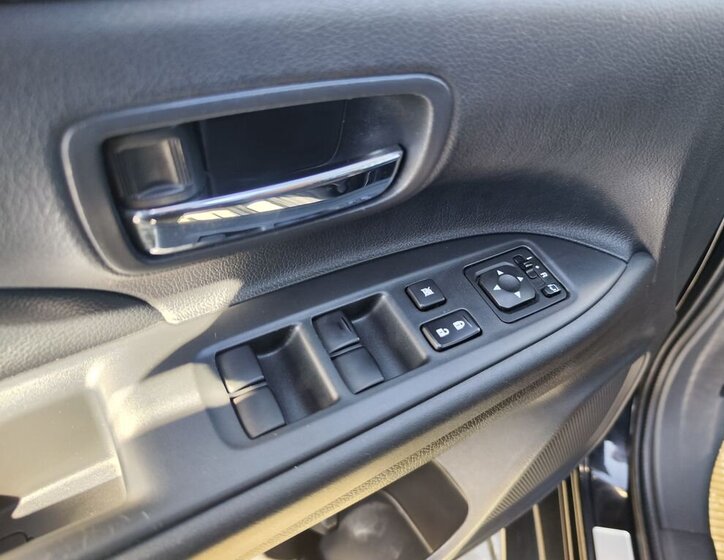 Mitsubishi Outlander SUV / Terénní 2,3 l 110 kw