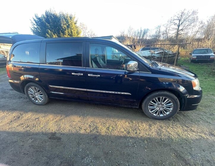 Chrysler Town & Country MPV 3,6 l 208 kw