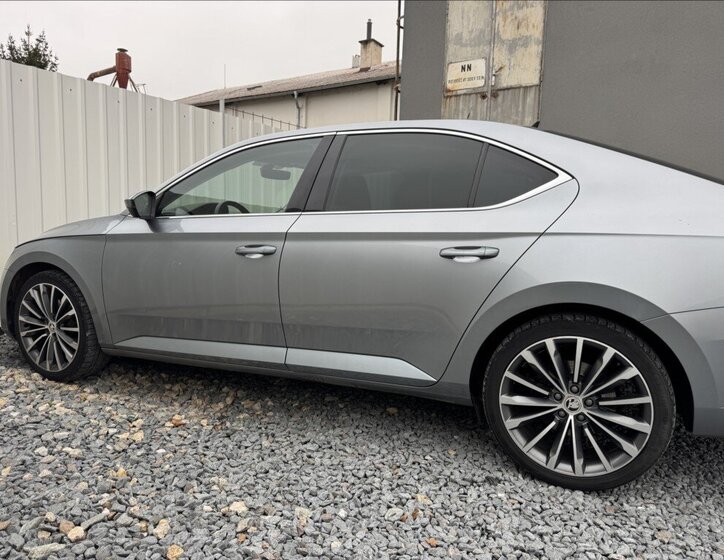 Škoda Superb Sedan / Limuzína 2,0 l 110 kw