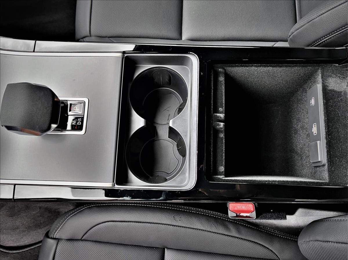 Land Rover Range Rover Velar SUV / Terénní 2,0 l 150 kw