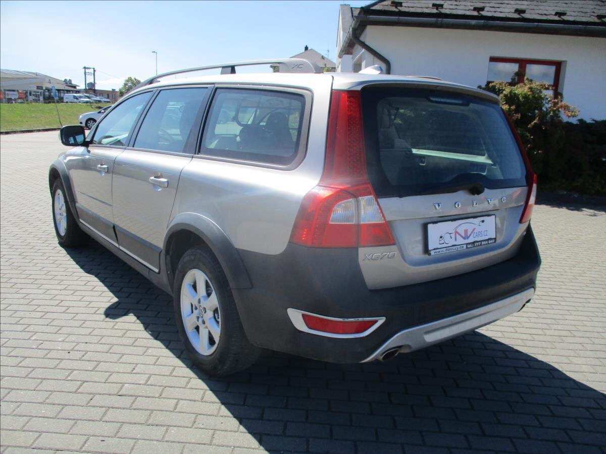 Volvo XC70 Kombi 2,4 l 151 kw