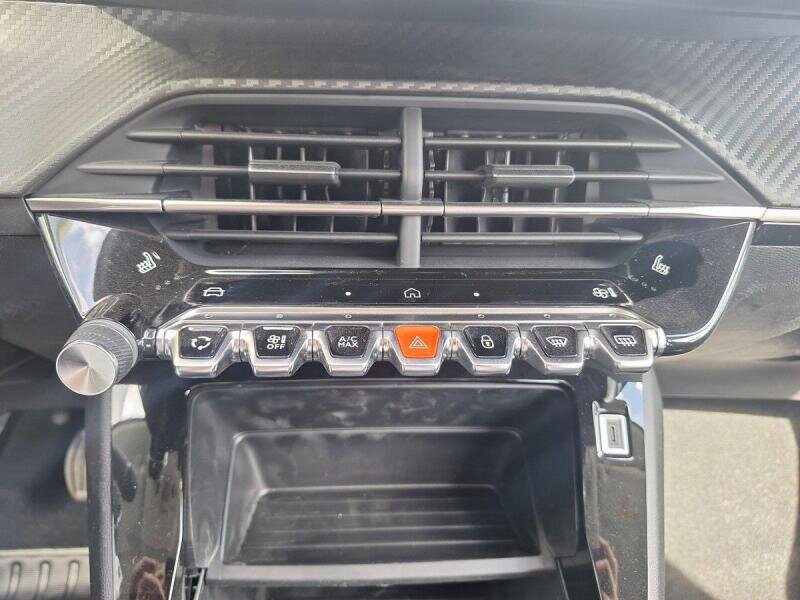 Peugeot 208 Hatchback 1,2 l 74 kw