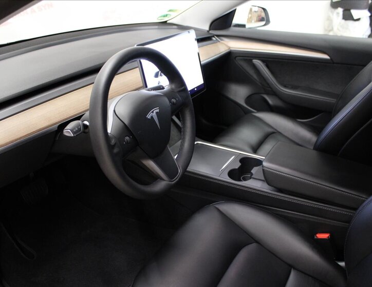 Tesla Model 3 Sedan / Limuzína 0,0 225 kw