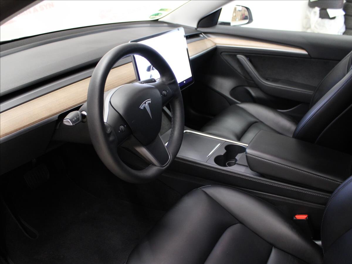 Tesla Model 3 Sedan / Limuzína 0,0 225 kw