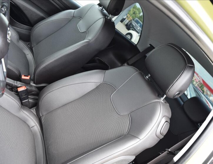 Opel Adam Hatchback 999,0 66 kw