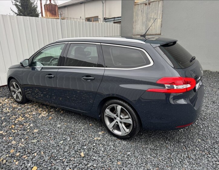 Peugeot 308 Kombi 1,5 l 96 kw