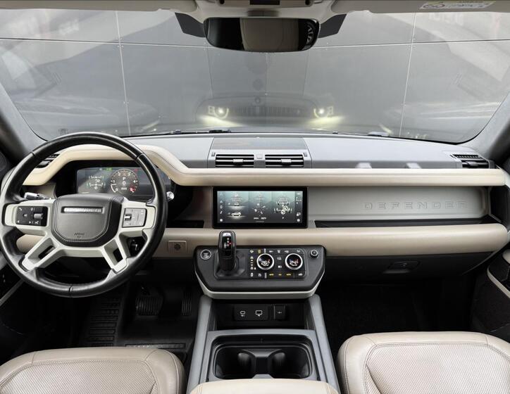 Land Rover Defender 14