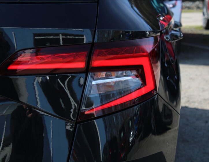 Škoda Karoq SUV / Terénní 1,5 l 110 kw