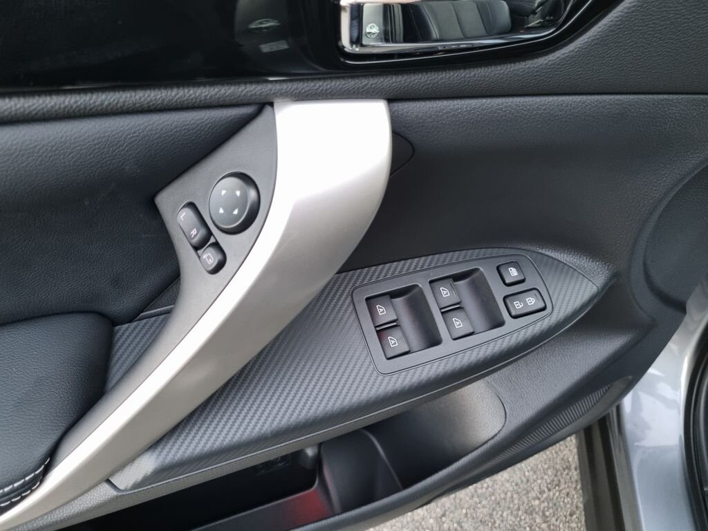 Mitsubishi Ostatní SUV / Terénní 2,4 l 138 kw