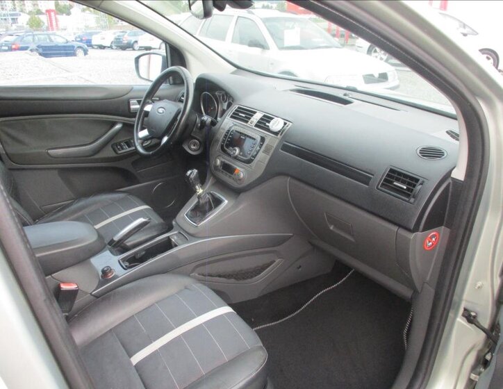 Ford Kuga SUV / Terénní 2,0 l 100 kw