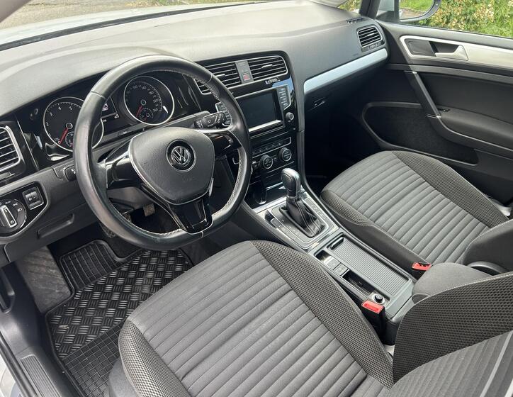 Volkswagen Golf 26