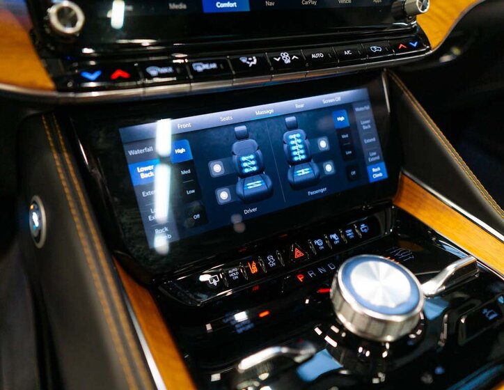 Jeep Grand Wagoneer SUV 6,4 l 351 kw