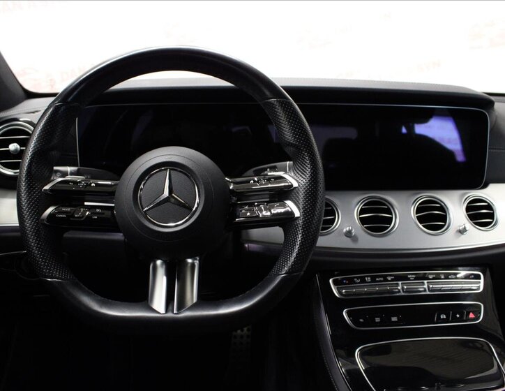 Mercedes-Benz Třídy E 28