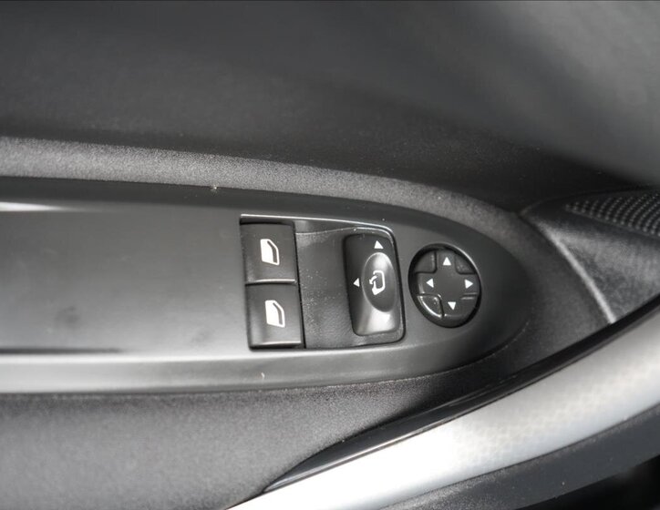 DS Automobiles DS4 Hatchback 1,6 l 88 kw