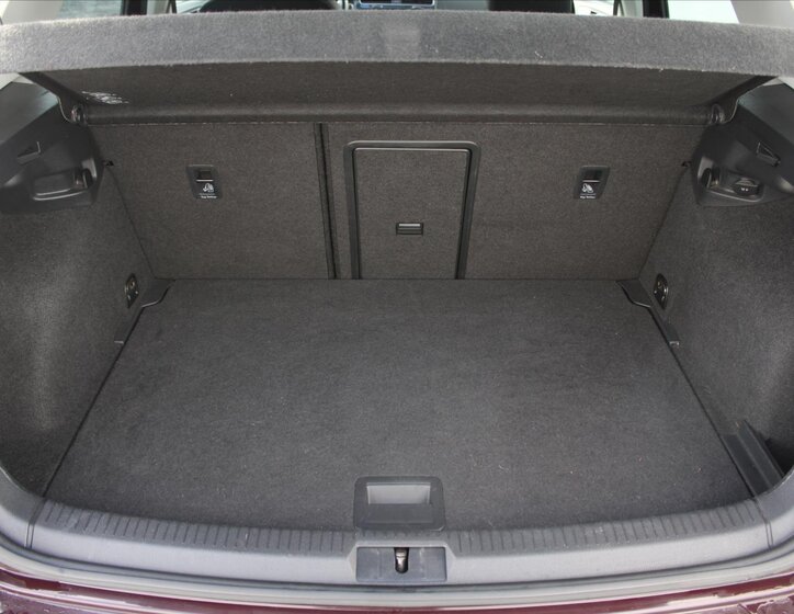 Volkswagen e-Golf 12