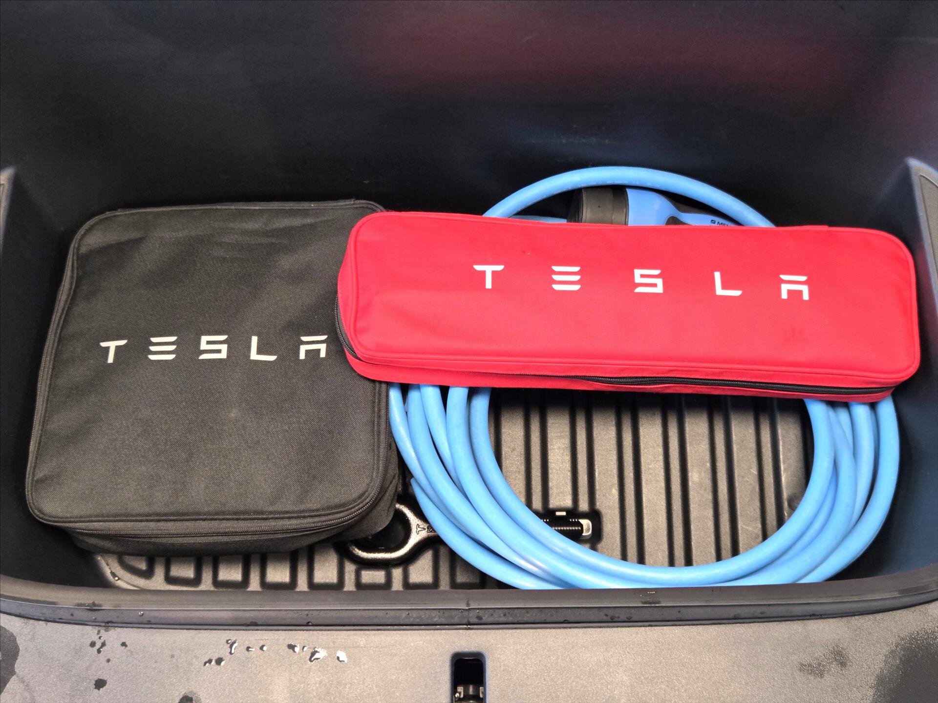 Tesla Model Y SUV / Terénní 0,0 393 kw