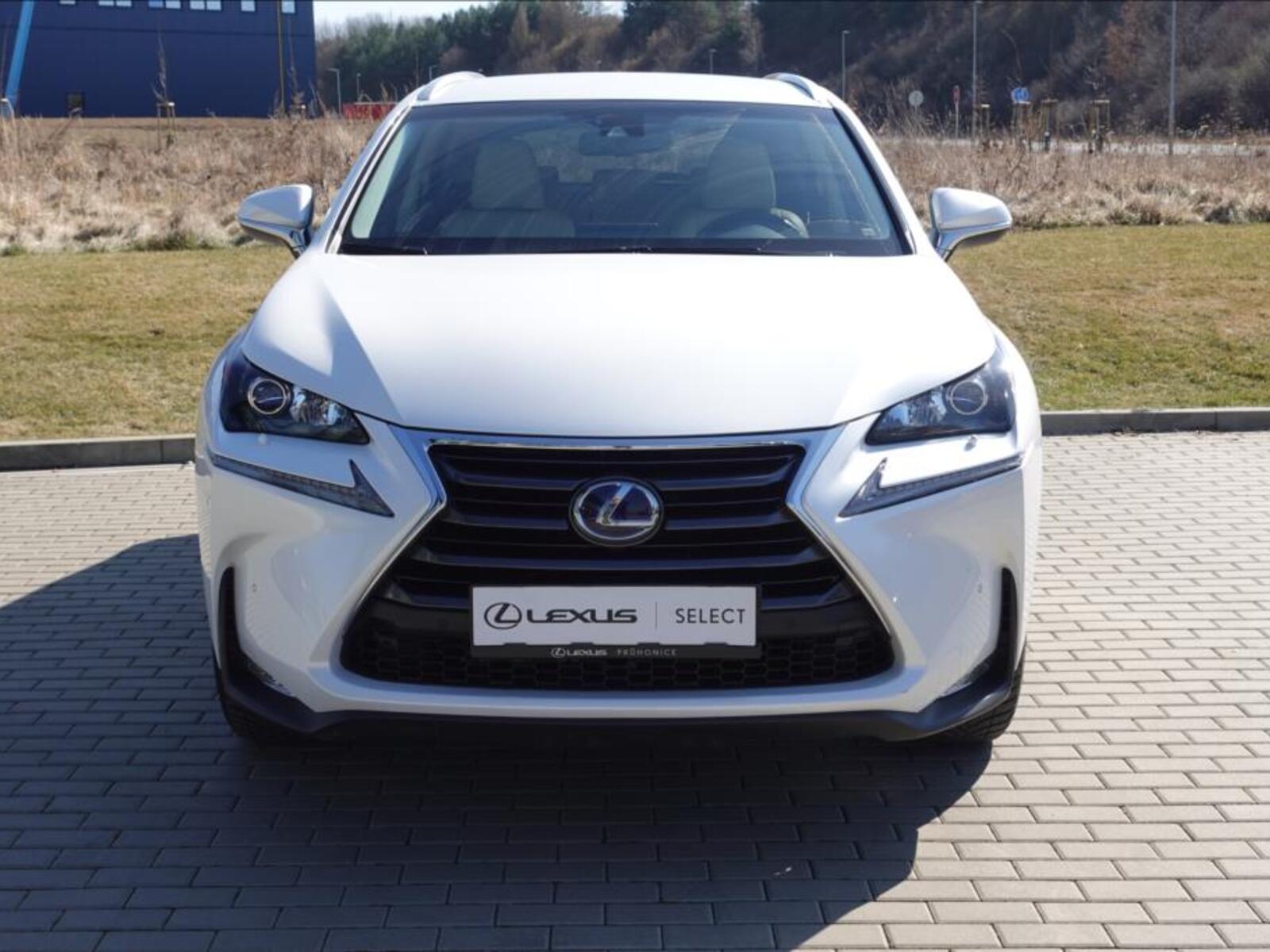 Lexus NX 300h 3
