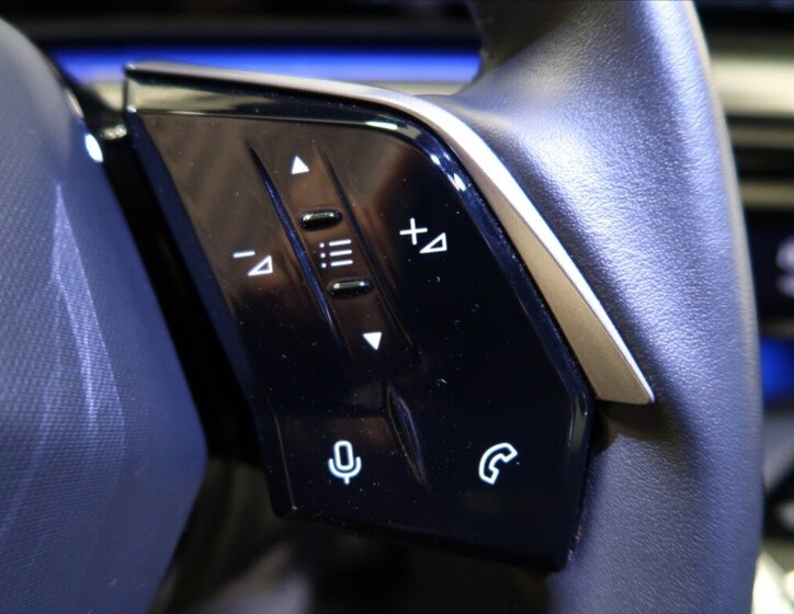 Peugeot 3008 SUV 1,2 l 100 kw