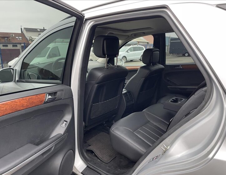 Mercedes-Benz Třídy M SUV / Terénní 3,5 l 200 kw