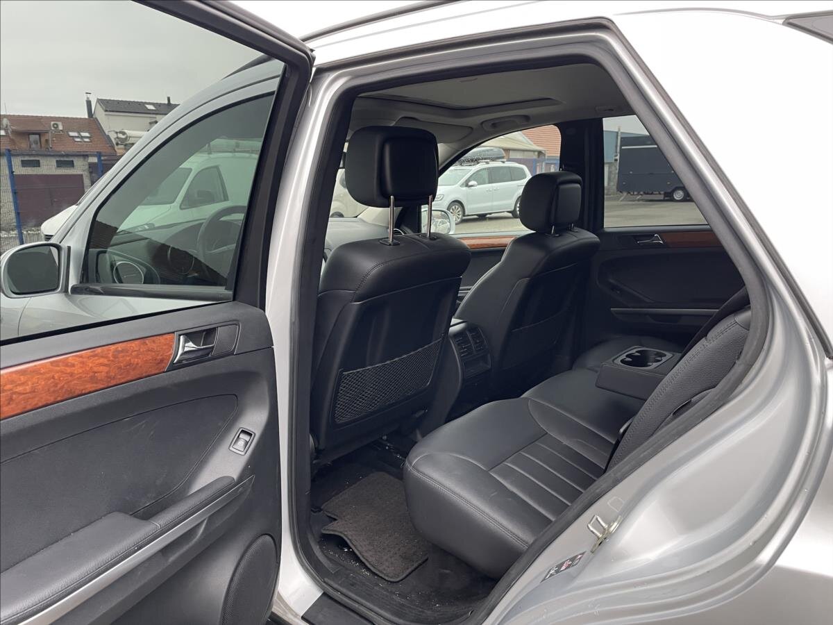 Mercedes-Benz Třídy M SUV / Terénní 3,5 l 200 kw