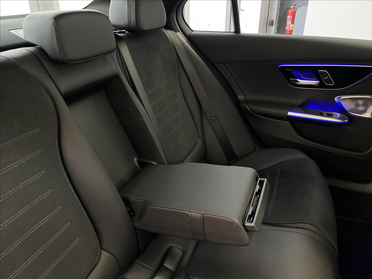 Mercedes-Benz Třídy C Sedan 2,0 l 145 kw