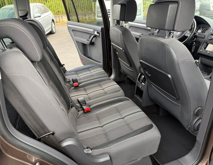 Volkswagen Touran Kombi 1,6 l 77 kw