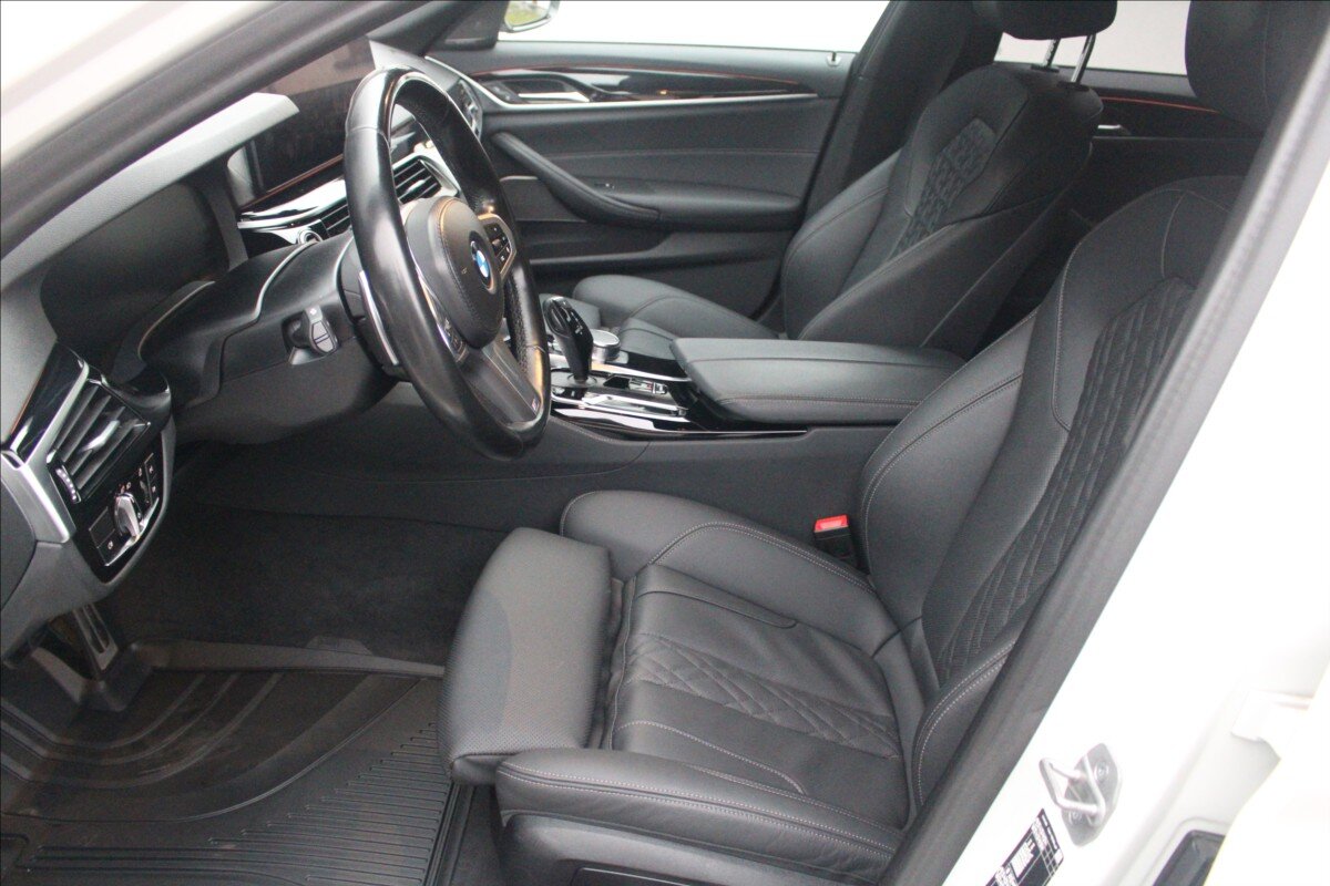 BMW Řada 5 Kombi 3,0 l 210 kw