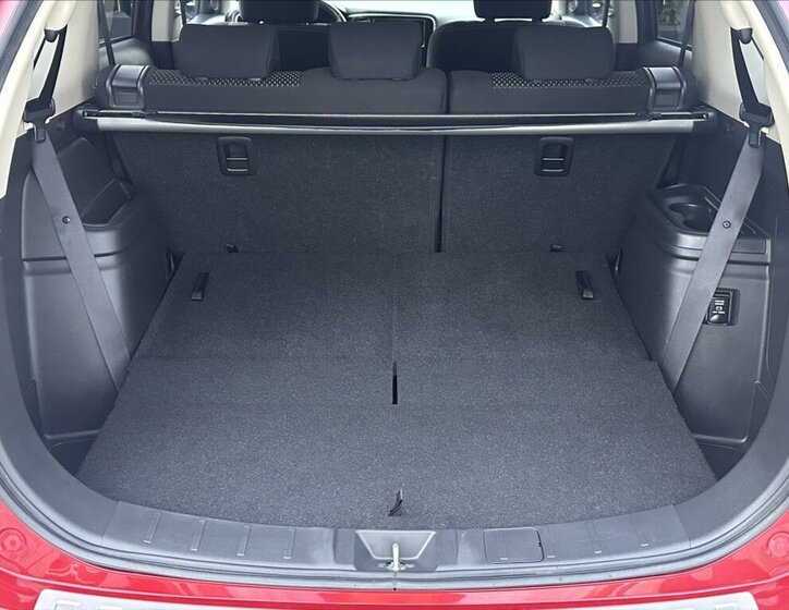 Mitsubishi Outlander SUV / Terénní 2,3 l 110 kw
