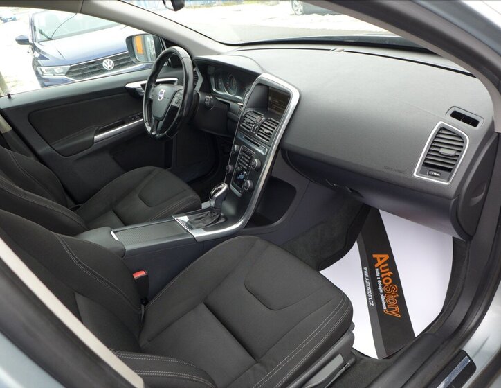 Volvo XC60 SUV 2,4 l 120 kw