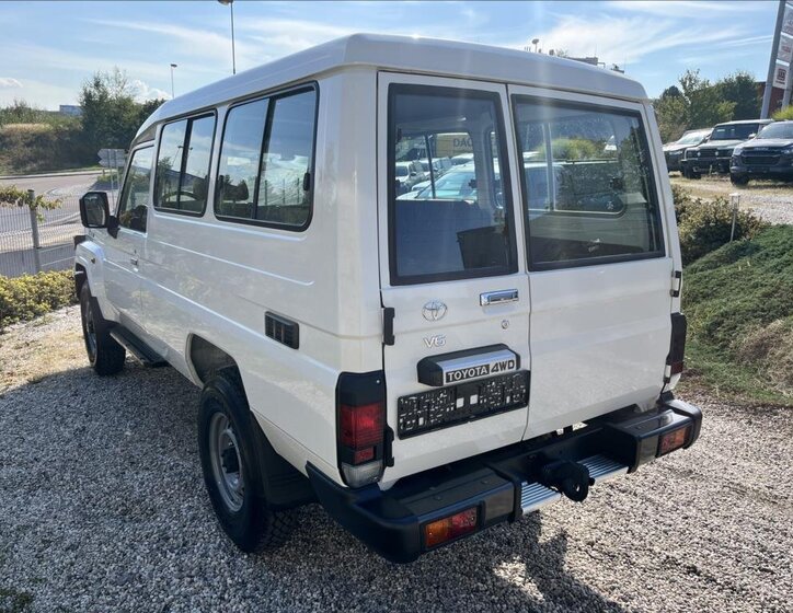 Toyota Land Cruiser 5