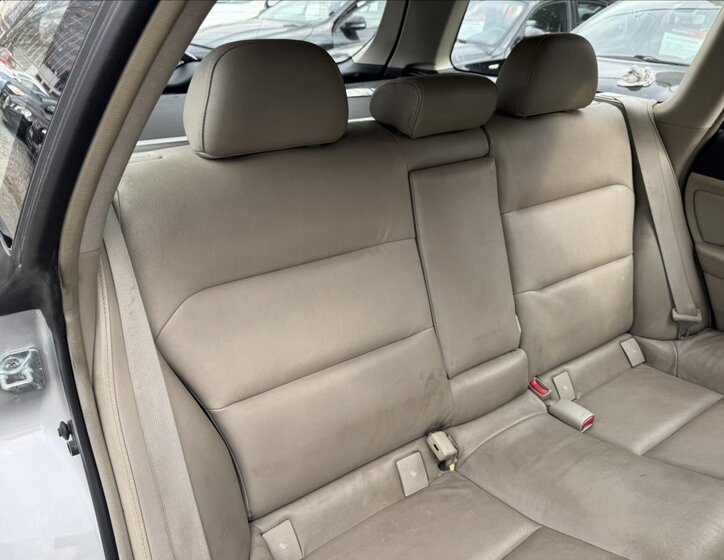 Subaru Legacy Kombi 3,0 l 180 kw