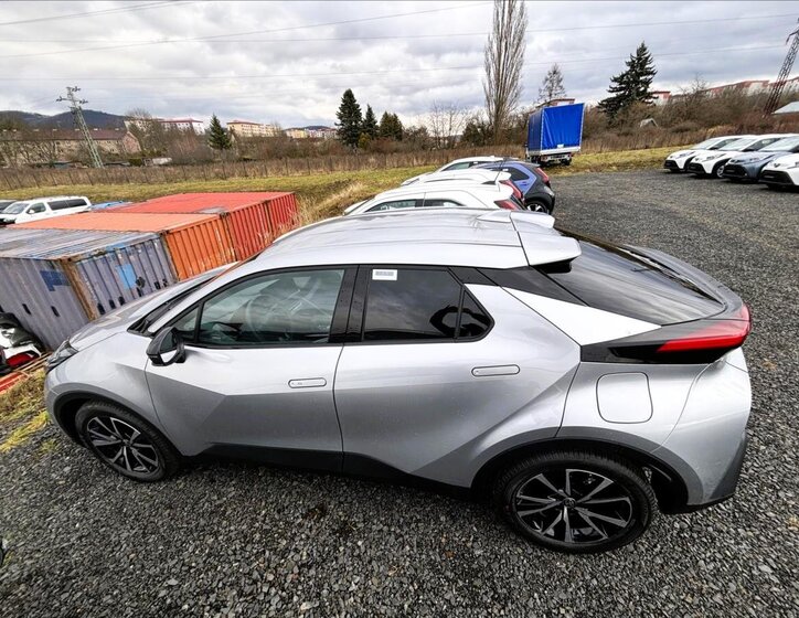 Toyota C-HR SUV 1,8 l 103 kw