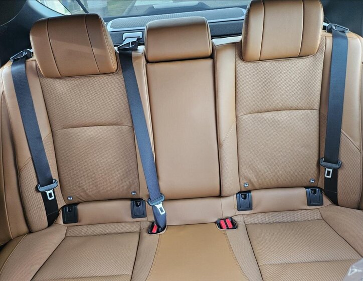 Toyota Camry Sedan / Limuzína 2,5 l 137 kw