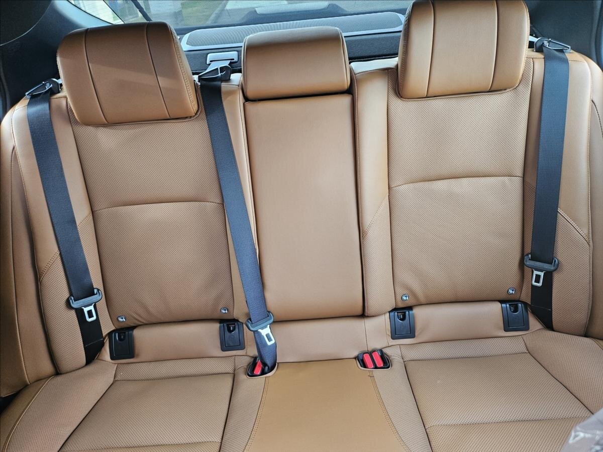 Toyota Camry Sedan / Limuzína 2,5 l 137 kw