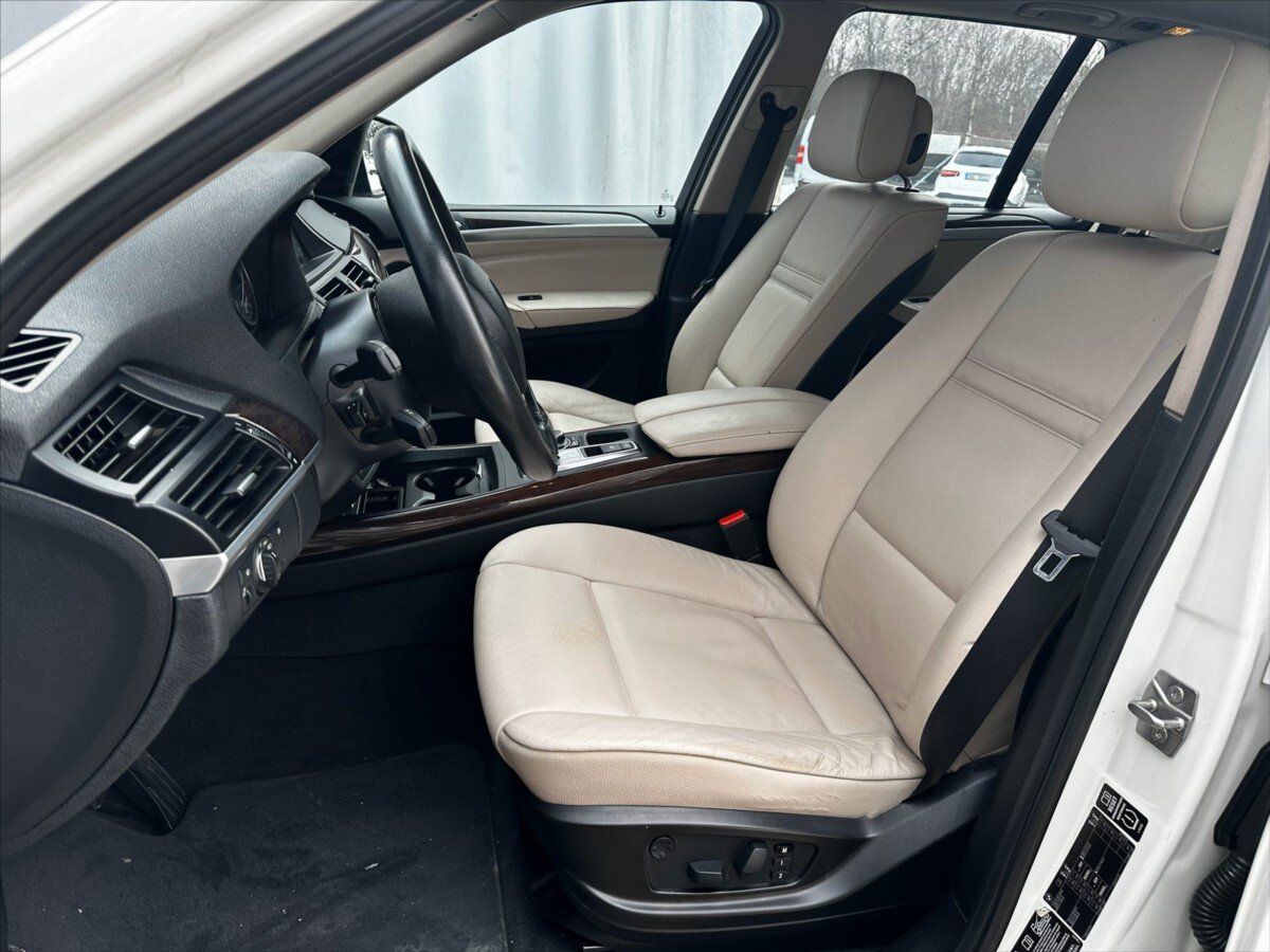 BMW X5 Kombi 3,0 l 180 kw