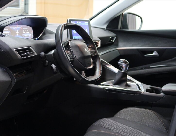 Peugeot 3008 MPV 1,2 l 96 kw