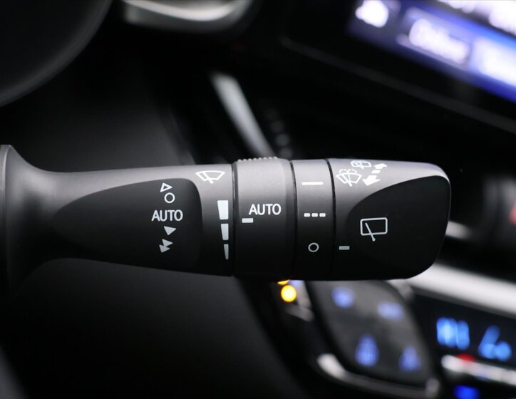 Toyota C-HR SUV / Terénní 1,2 l 85 kw