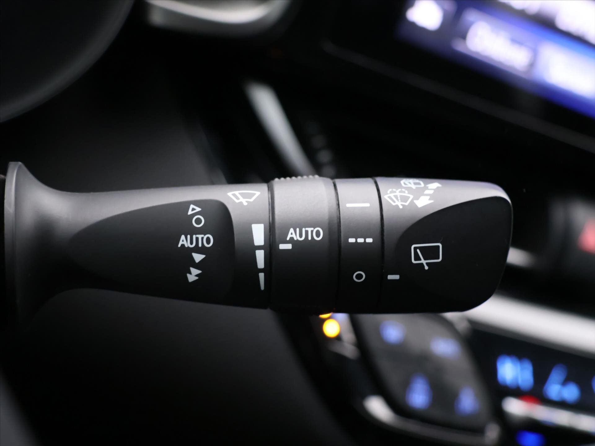 Toyota C-HR SUV / Terénní 1,2 l 85 kw