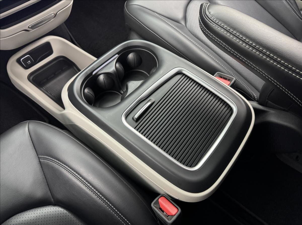 Chrysler Pacifica MPV 3,6 l 214 kw