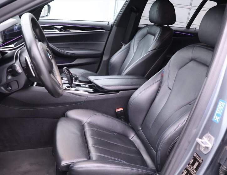 BMW Řada 5 Kombi 3,0 l 195 kw