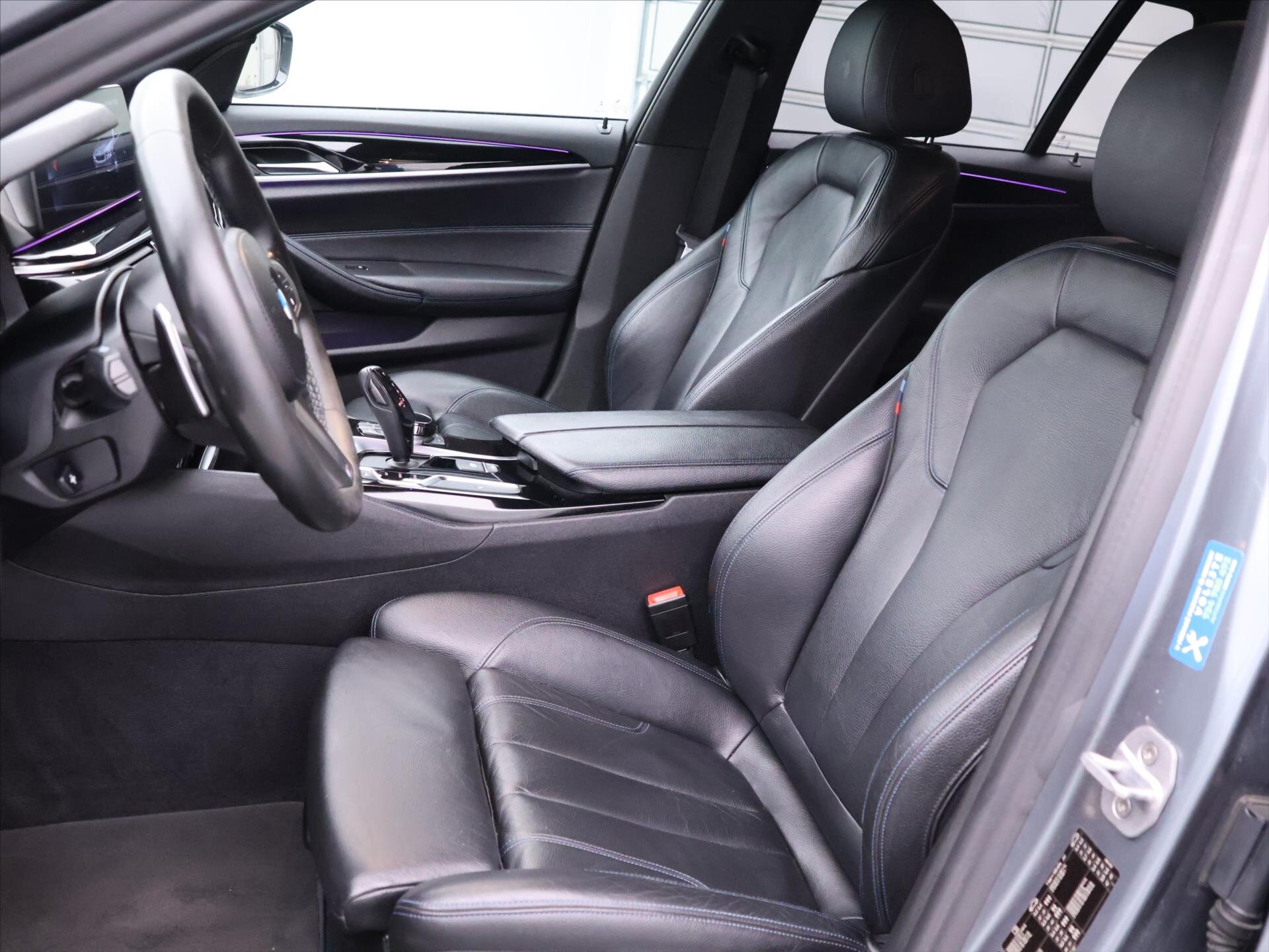 BMW Řada 5 Kombi 3,0 l 195 kw