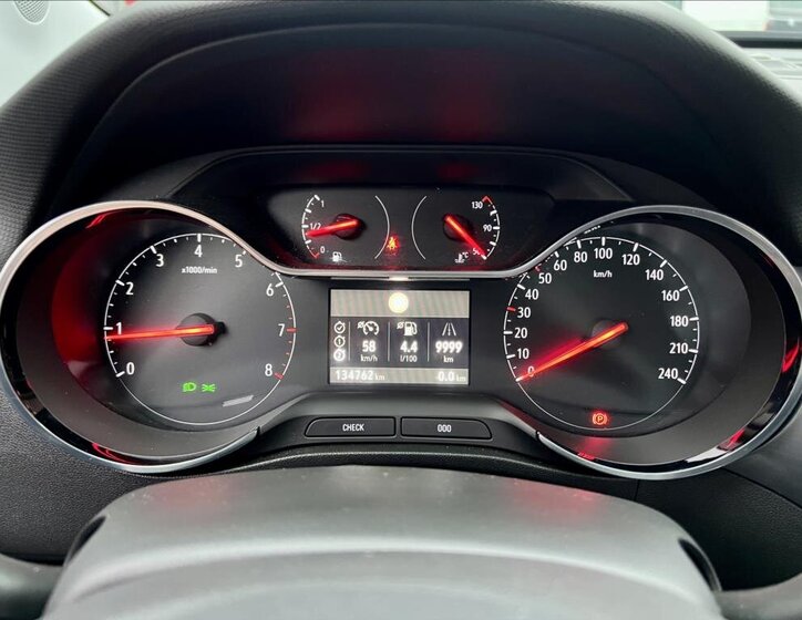 Opel Crossland X SUV 1,5 l 75 kw